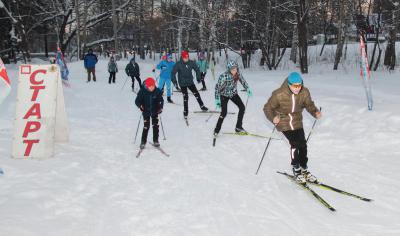 Рязанские лыжники отметили Новый год вечерней гонкой 